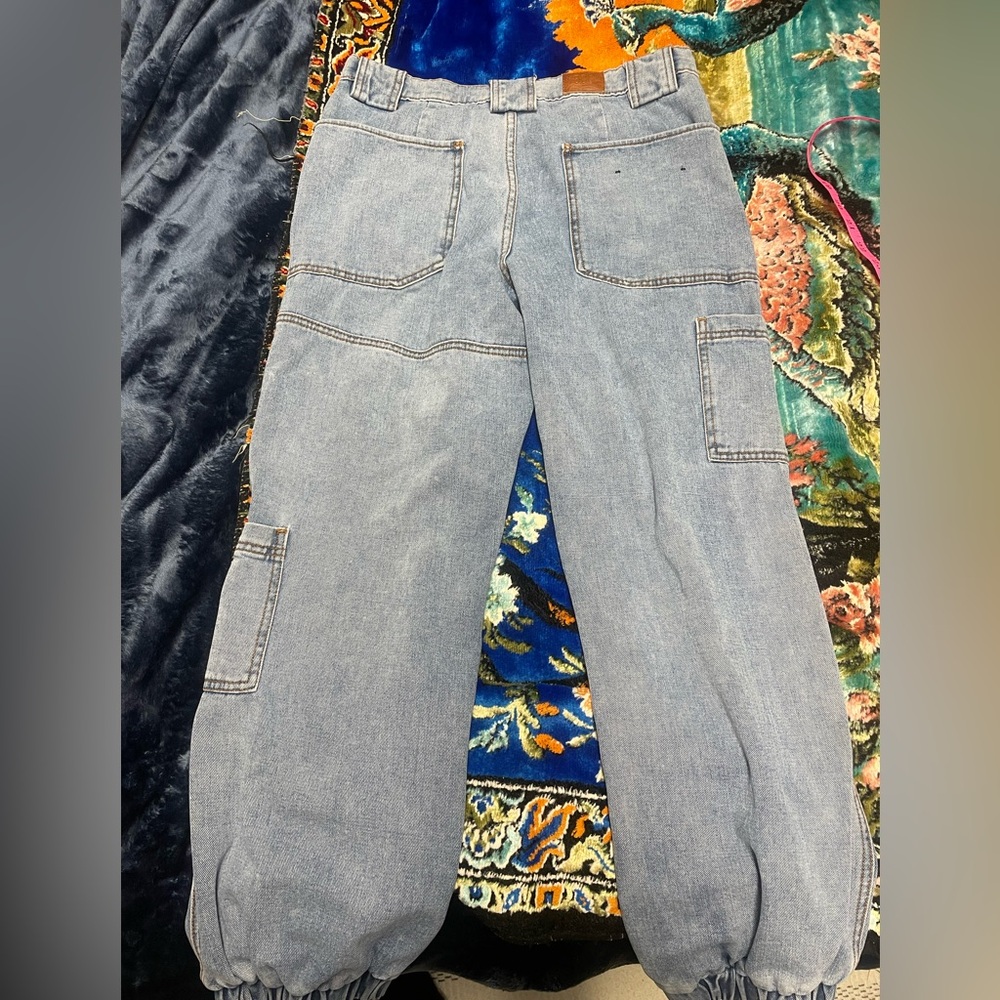 BDG size 28 jogger, cargo style light wash jeans.